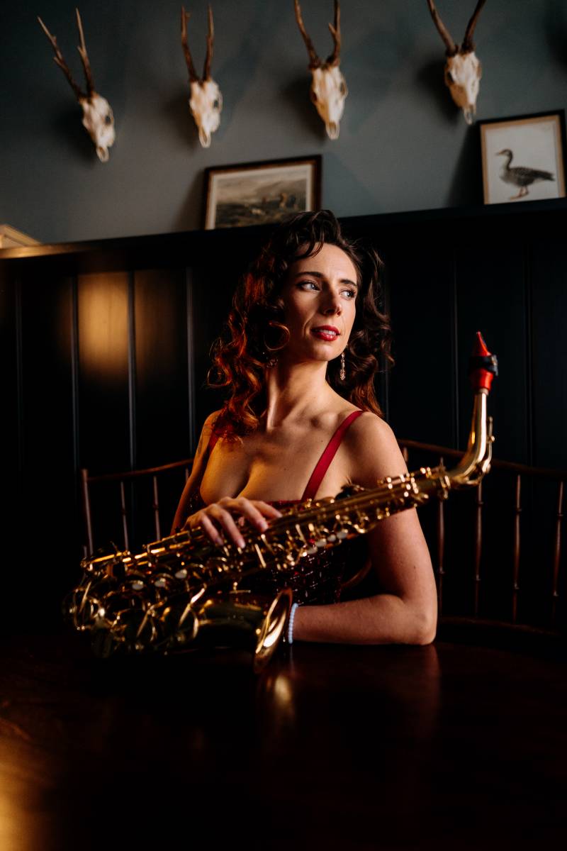 KJ SAX – the female saxophonist | Gig Heaven